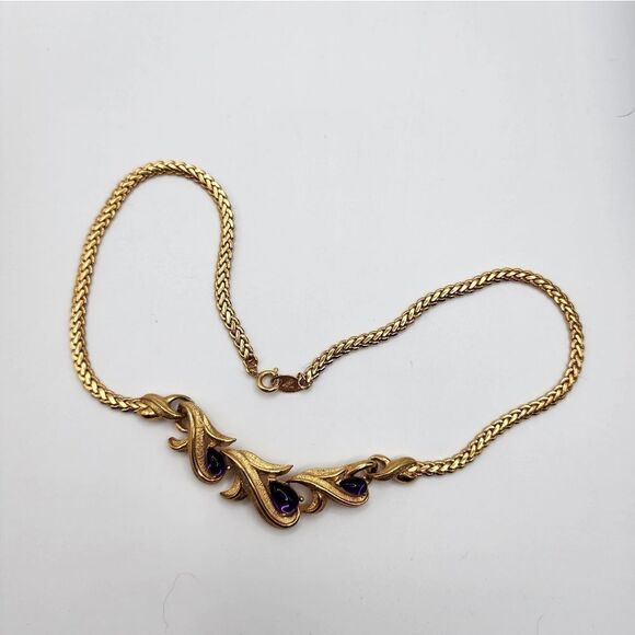 Vintage Signed Trifari Amethyst Purple Cabochon Leaf GoldTone Necklace - Picture 7 of 8